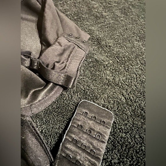 H&M Black Bra 38C - Picture 2 of 10